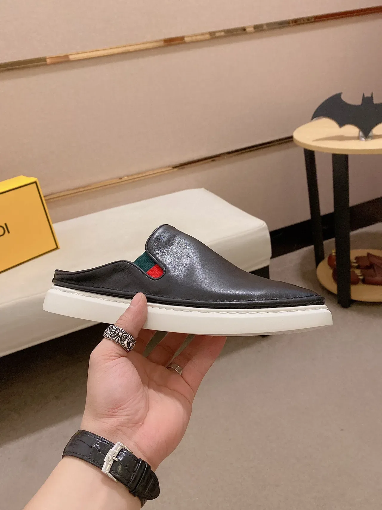 Gucci Princetown mocasines de cuero negro con detalle web 7