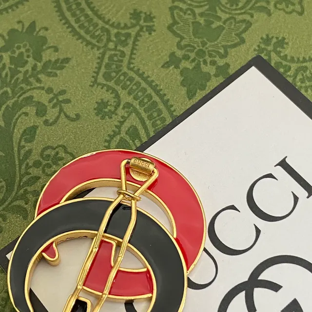 Gucci broche vermelho preto esmaltado com logo G interlocking 2