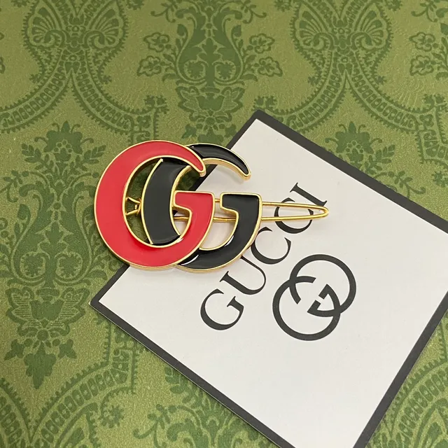 Gucci broche vermelho preto esmaltado com logo G interlocking 5