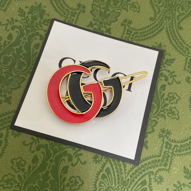 Gucci broche vermelho preto esmaltado com logo G interlocking 6