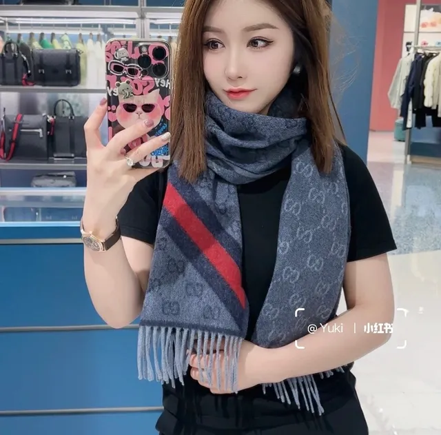 Gucci وشاح كشمير أحمر وأسود نمط مربعات منسوج نسيج صوفي مثل 2