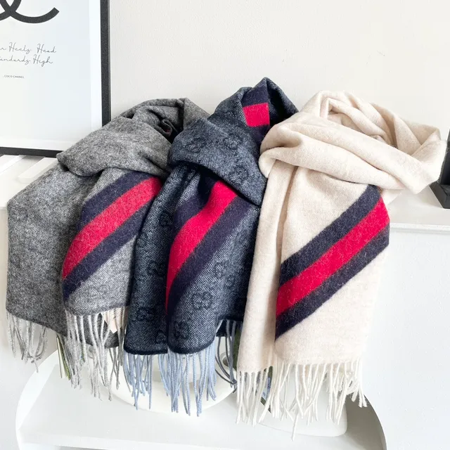 Gucci وشاح كشمير أحمر وأسود نمط مربعات منسوج نسيج صوفي مثل 4