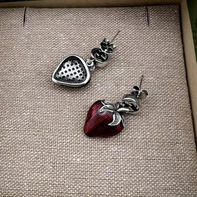 Collier Gucci Pendentifs Émail Fraise Rouge Argent Interlocking G Logo Chaîne 2