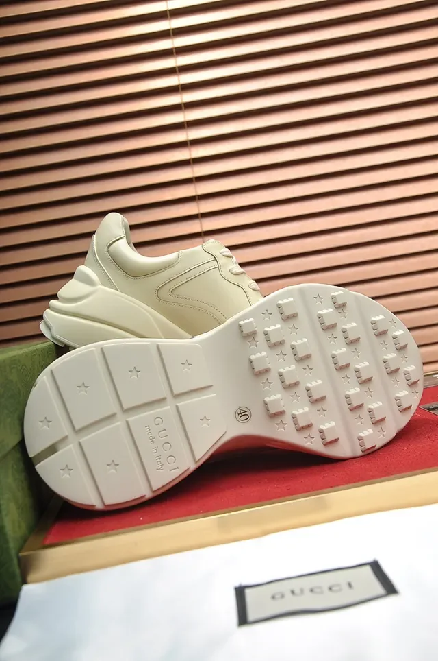 Gucci Rhyton বেজ ব্ল্যাক সোল লেদার আপার চাঙ্কি স্নিকার্স 2