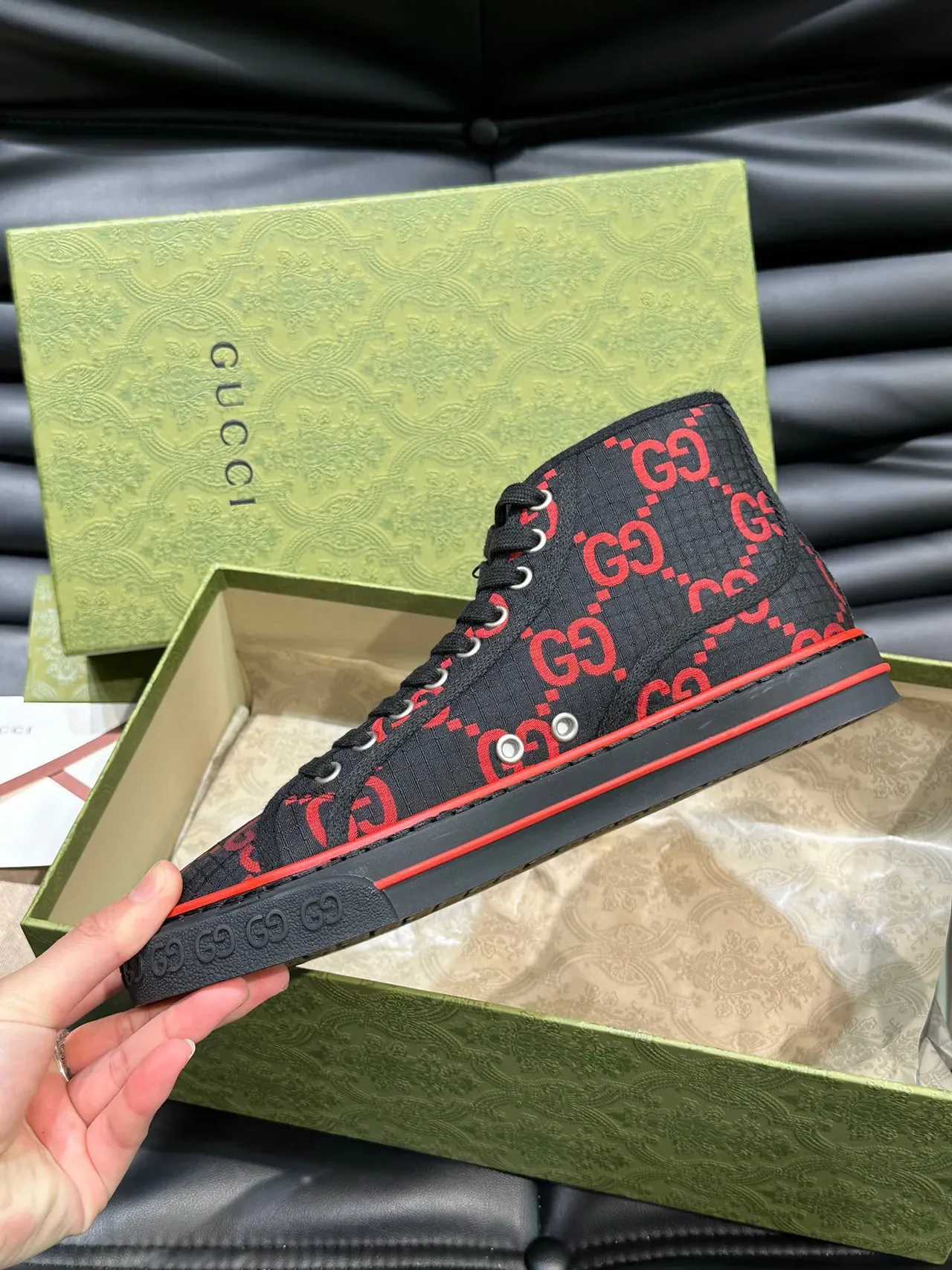 Gucci Screener Sneakers Noir et Rouge GG Monogram Style de Vie 5