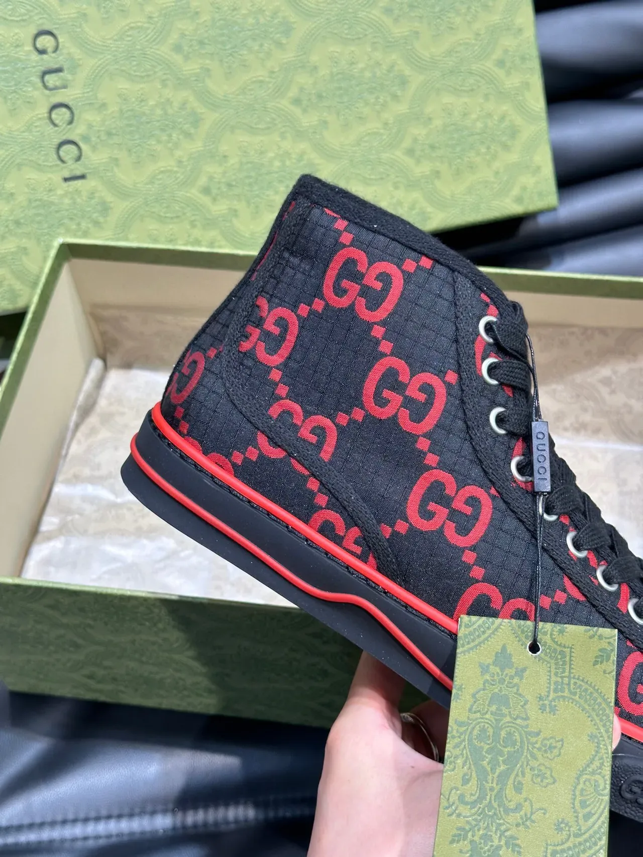 Gucci Screener Sneakers Noir et Rouge GG Monogram Style de Vie 7
