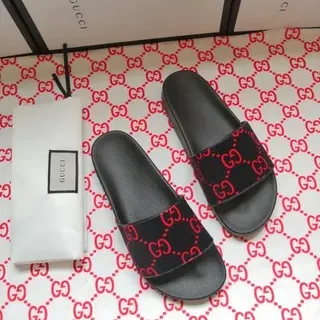 Gucci Screener Negro y Rojo GG Monogram Zapatillas