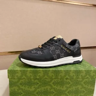 Gucci Screener Zapatillas lifestyle de lona y cuero negro monograma