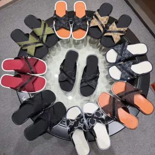 Gucci Screener Sandalias Slide con correa cruzada e impresión de logo