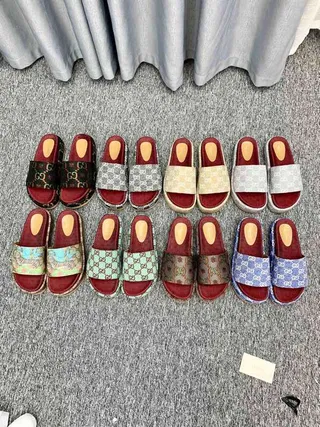 Gucci Screener رمادي GG Monogram أحمر باطن نعال 2