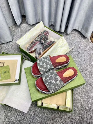 Gucci Screener رمادي GG Monogram أحمر باطن نعال 3