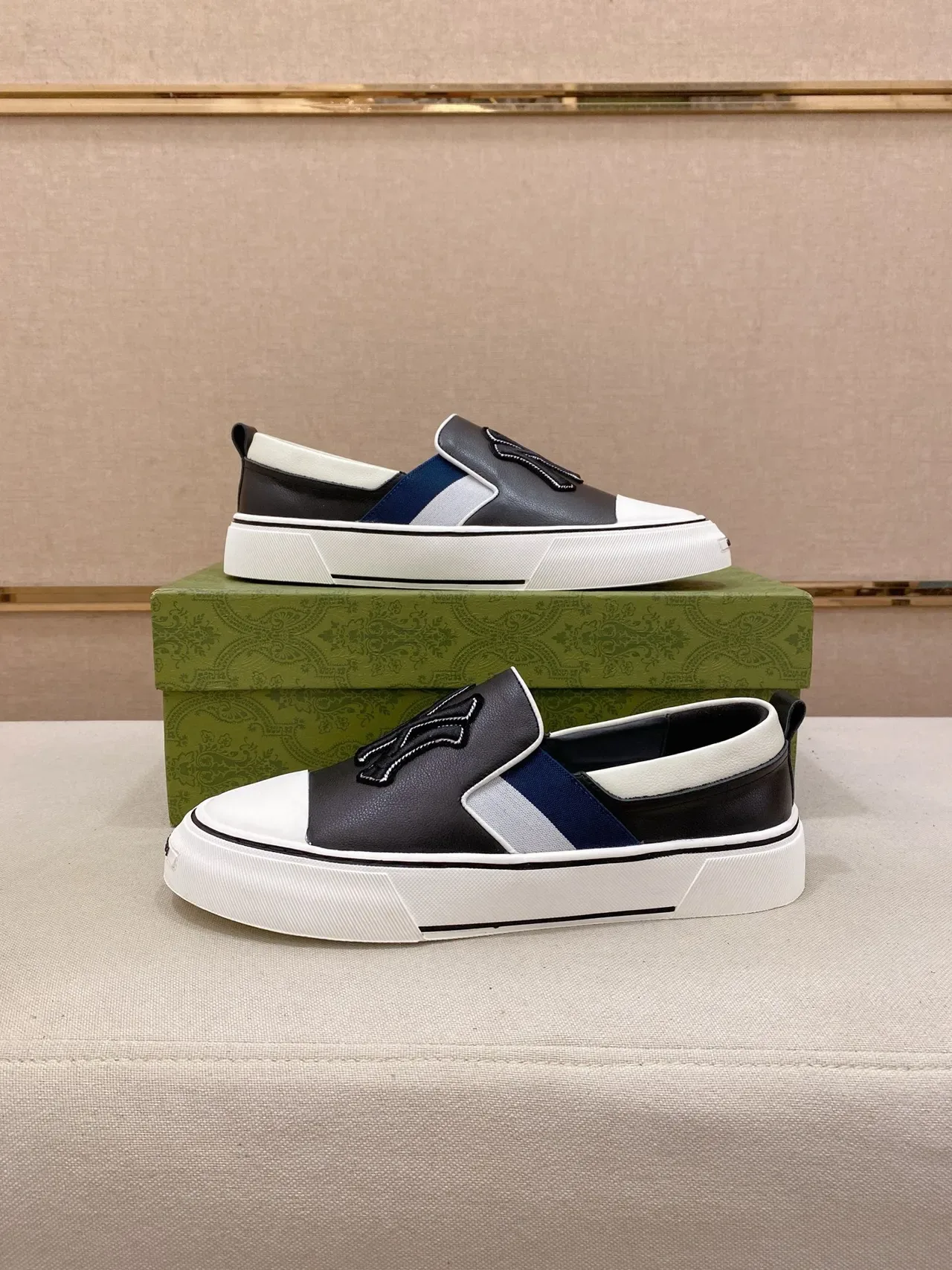 Gucci Screener NY Logo স্লিপ-অন লাইফস্টাইল স্নিকার 6