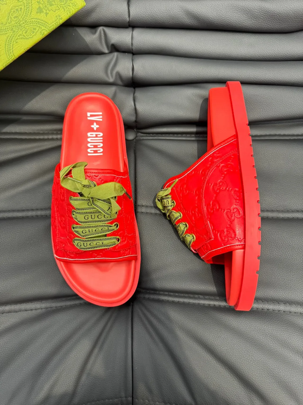 Gucci Screener Vermelho Verde GG Monogram Embossed Leather Olive Ribbon Laces Chinelos 3