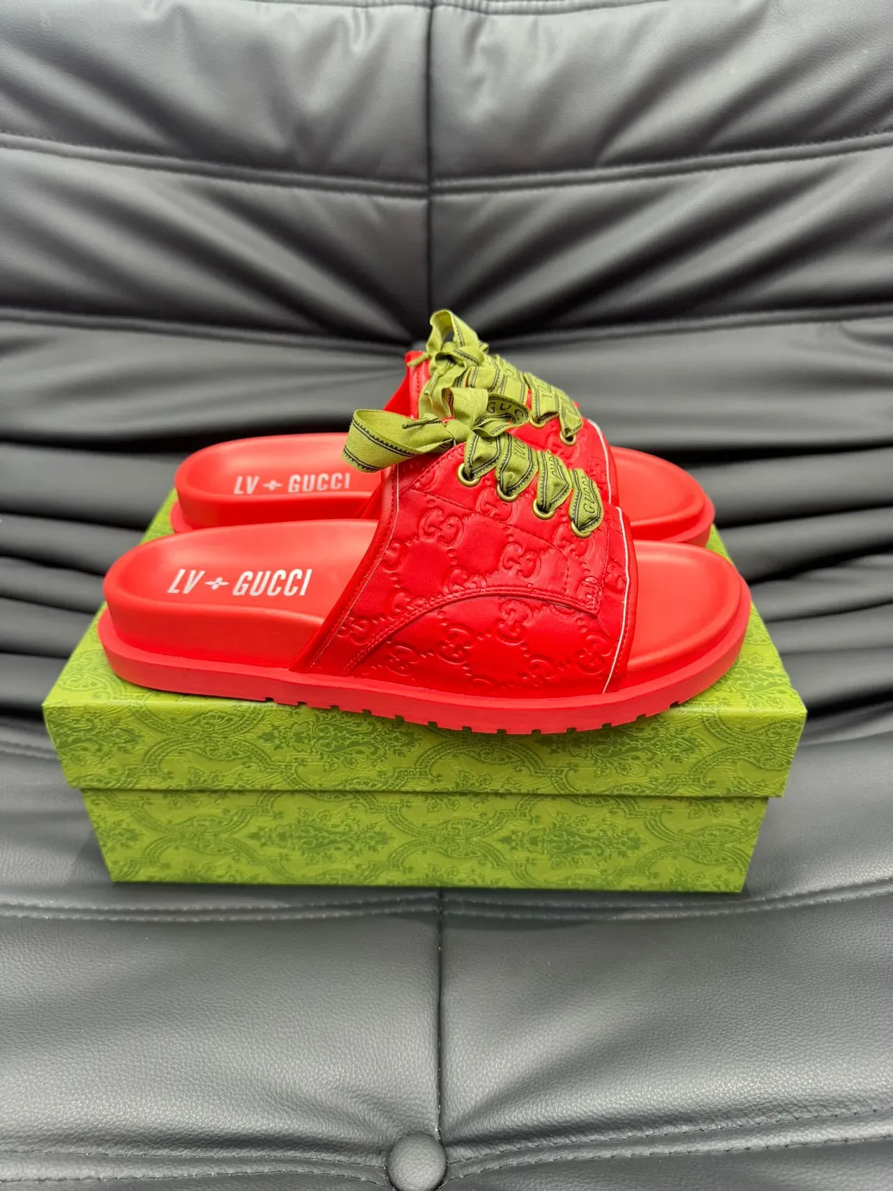 Gucci Screener Vermelho Verde GG Monogram Embossed Leather Olive Ribbon Laces Chinelos 4
