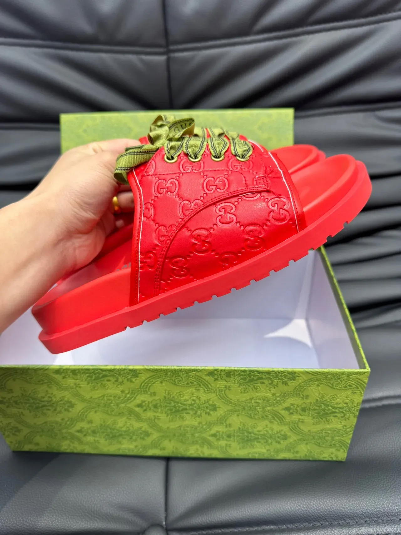 Gucci Screener Vermelho Verde GG Monogram Embossed Leather Olive Ribbon Laces Chinelos 6