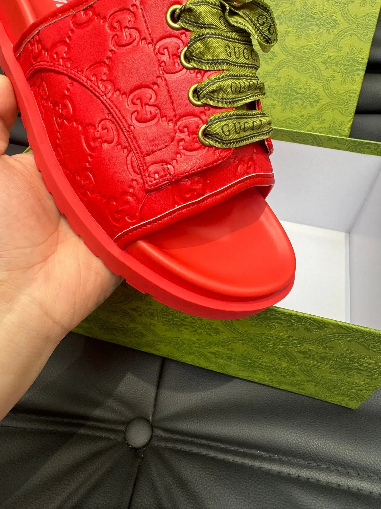 Gucci Screener Vermelho Verde GG Monogram Embossed Leather Olive Ribbon Laces Chinelos 7