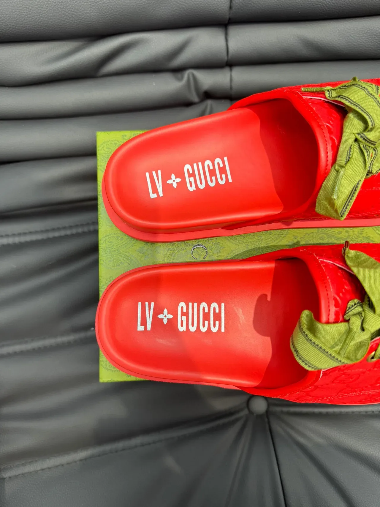 Gucci Screener Vermelho Verde GG Monogram Embossed Leather Olive Ribbon Laces Chinelos 8