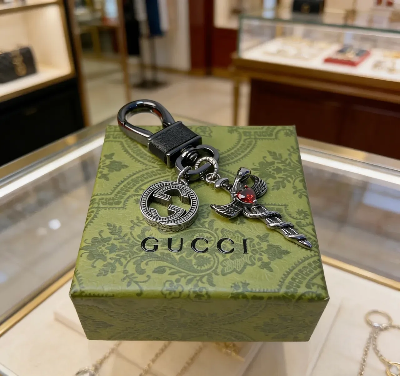 Gucci Silver Black Metallic Double-G Medallion Leather Strap Jewelry 6