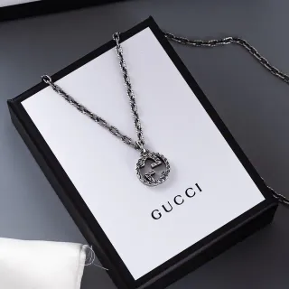 Gucci रू्पाली कालो बिकृत Curb-Link Chain আন্তঃসংযুক্ত Double-G পেন্ডেন্ট নেকলেস