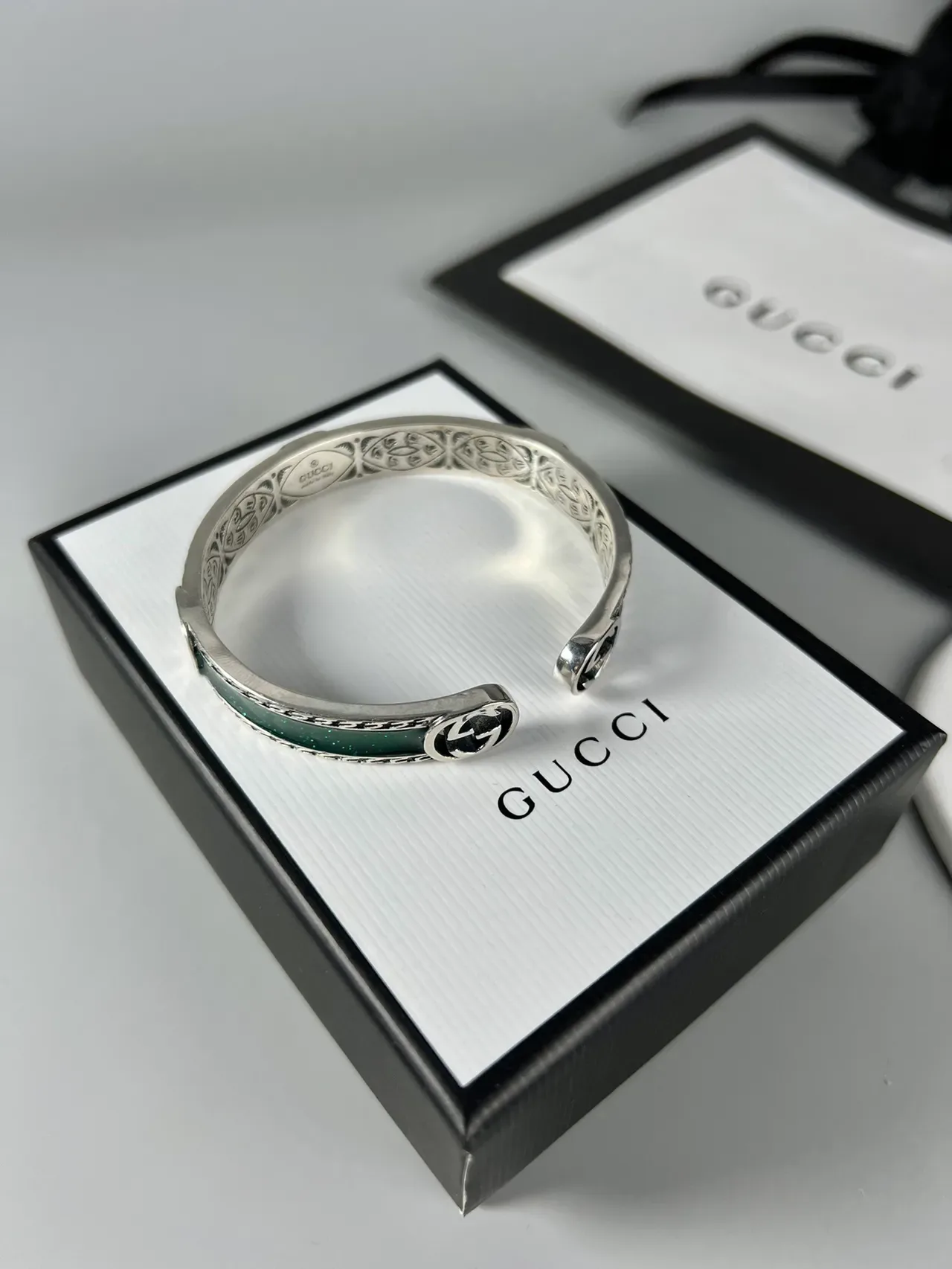 Brazalete Gucci Plata Verde Apertura Grabado Motivo Floral 3