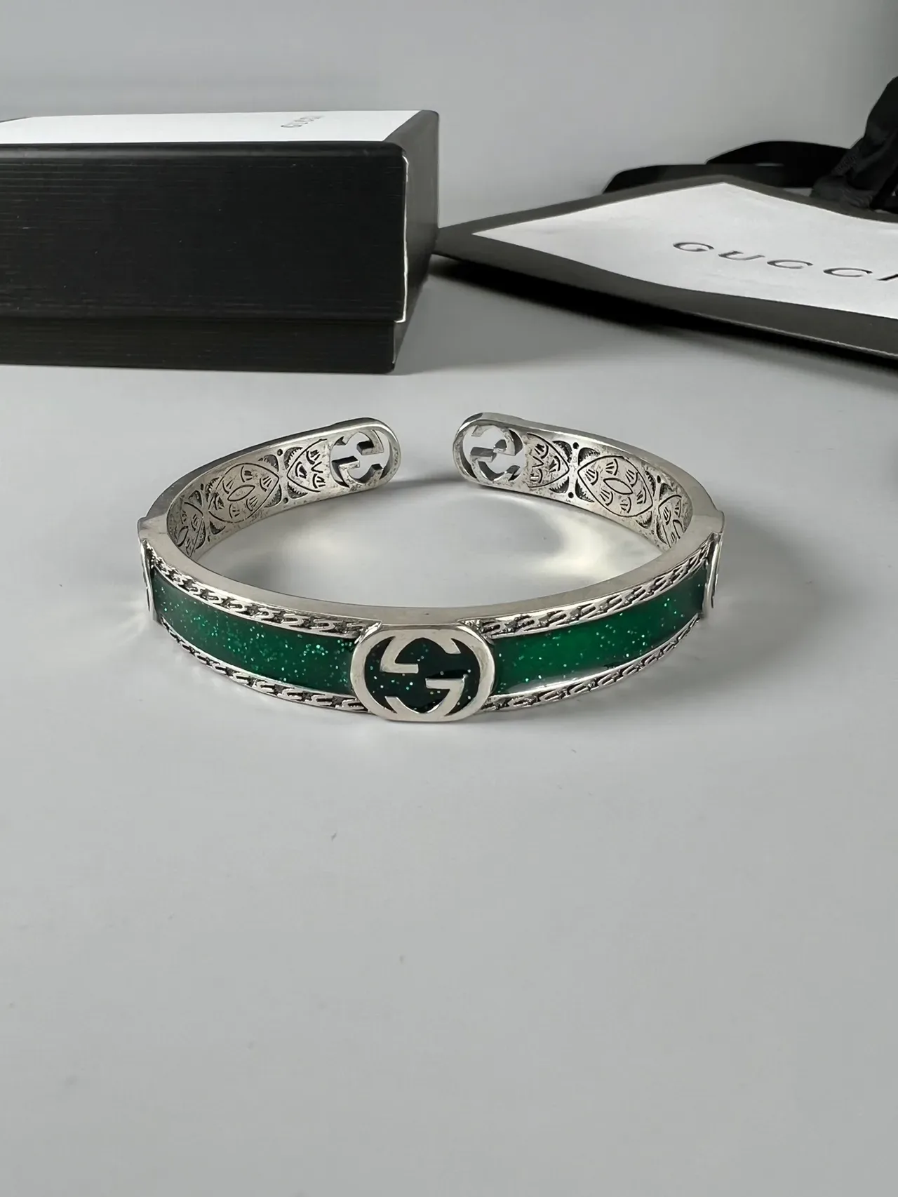 Brazalete Gucci Plata Verde Apertura Grabado Motivo Floral 4