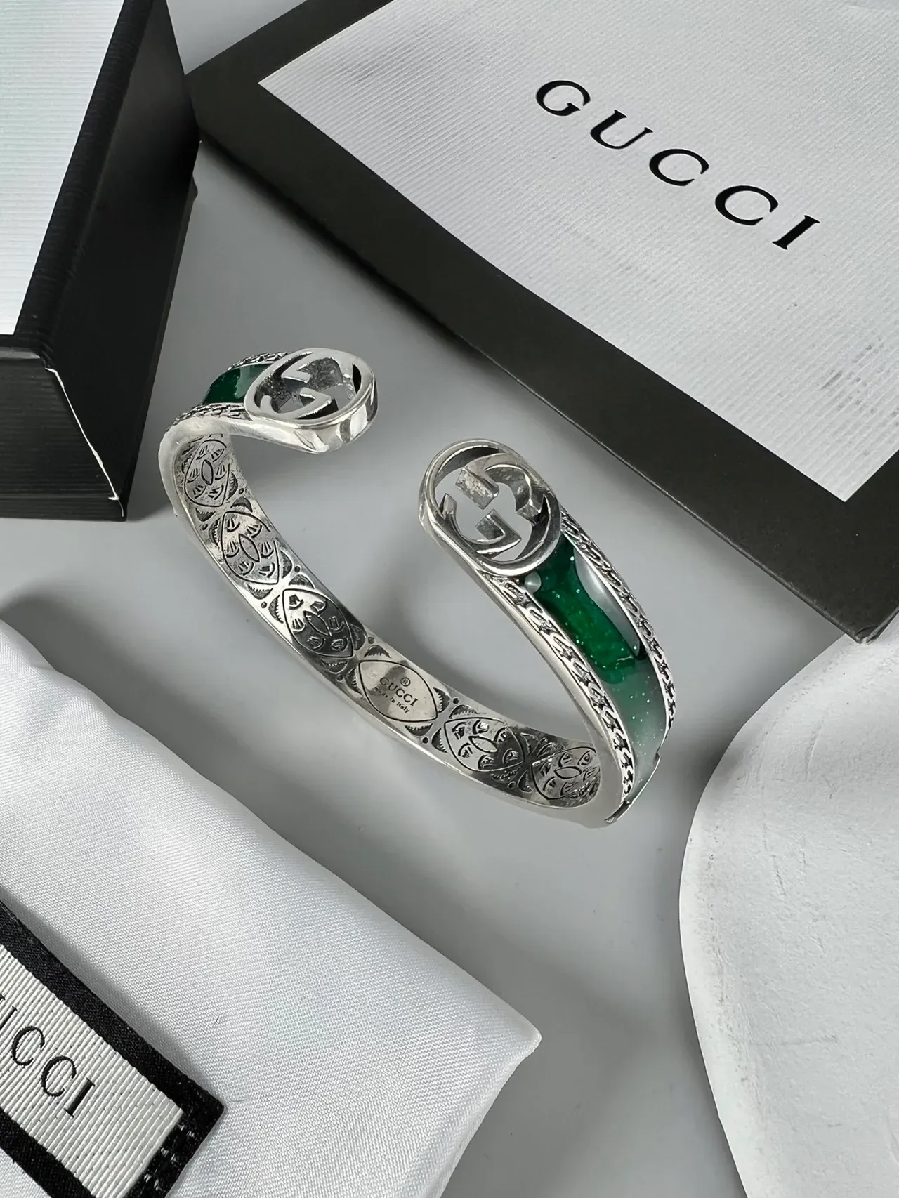 Brazalete Gucci Plata Verde Apertura Grabado Motivo Floral 6