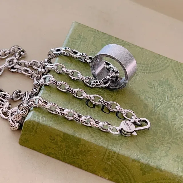 Gucci Silver Interlocking G Motif Chain Cylindrical Ring Pendant Necklace 4