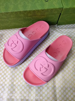Gucci Slide rosa roxo borracha moldada Interlocking G Logo chinelos 6