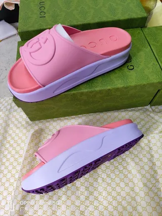 Gucci Slide rosa roxo borracha moldada Interlocking G Logo chinelos 9