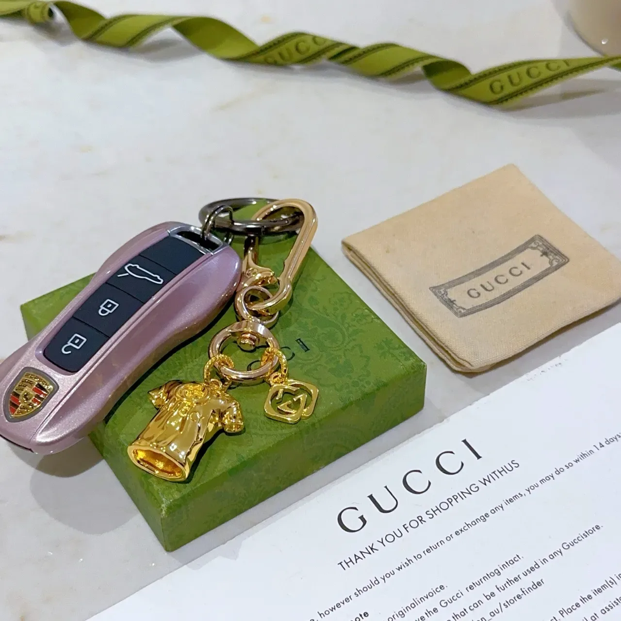 Porta-chaves com Encanto de Camiseta Gucci Ouro Verde Metal Polido Pulseira 6