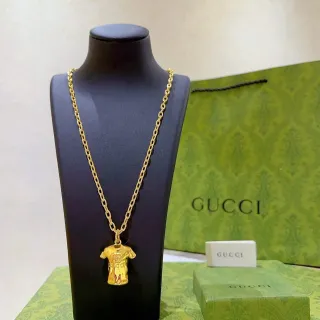 Collier Gucci Pendentif T-Shirt Chaîne Dorée