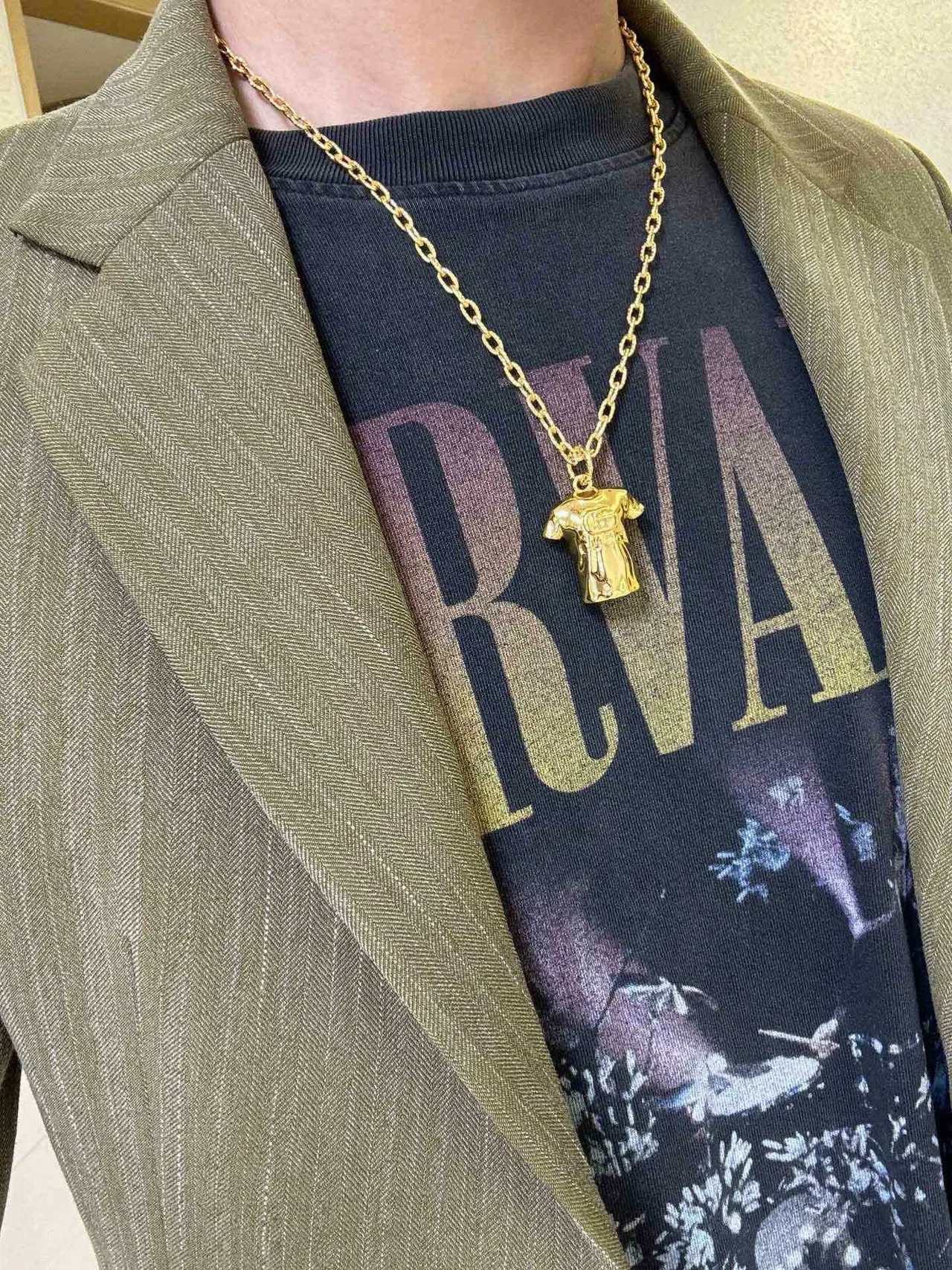Collier Gucci Pendentif T-Shirt Chaîne Dorée 2