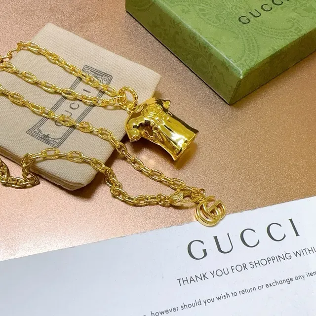 Collier Gucci Pendentif T-Shirt Chaîne Dorée 3