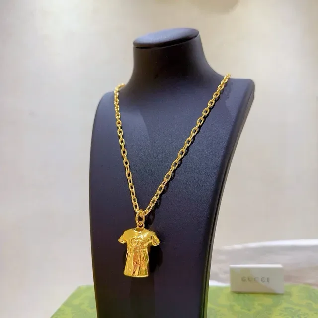 Collier Gucci Pendentif T-Shirt Chaîne Dorée 8