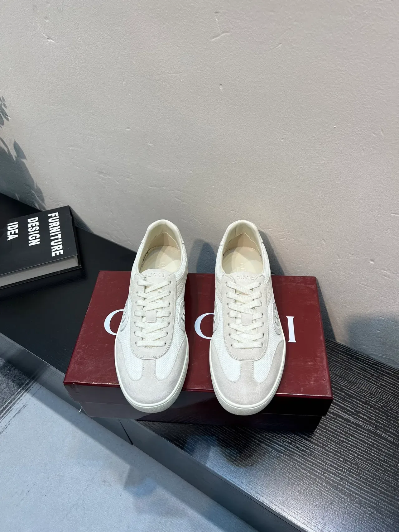 Gucci Tennis 1977 Off-White malha e camurça tênis lifestyle 2