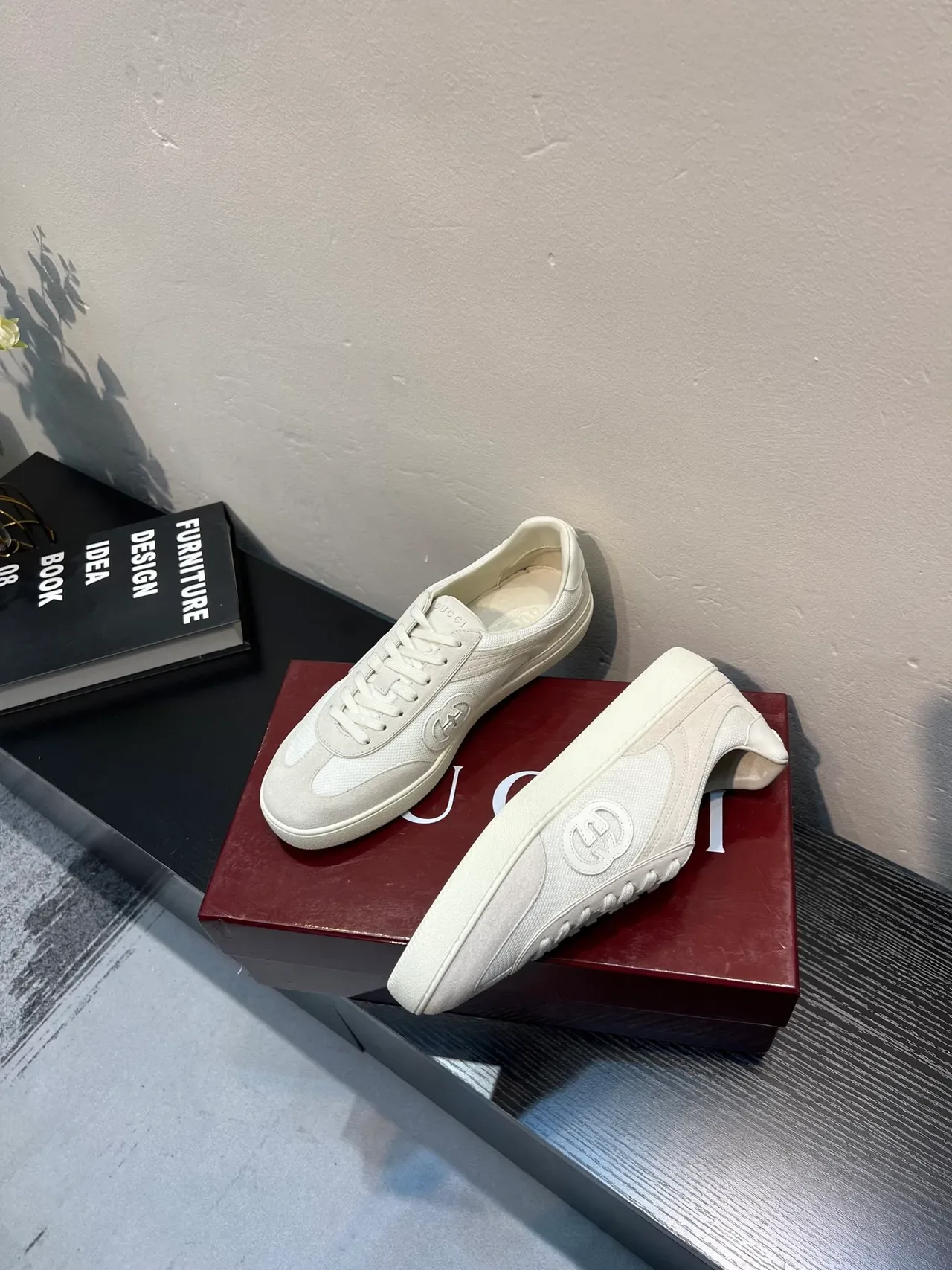 Gucci Tennis 1977 Off-White malha e camurça tênis lifestyle 4