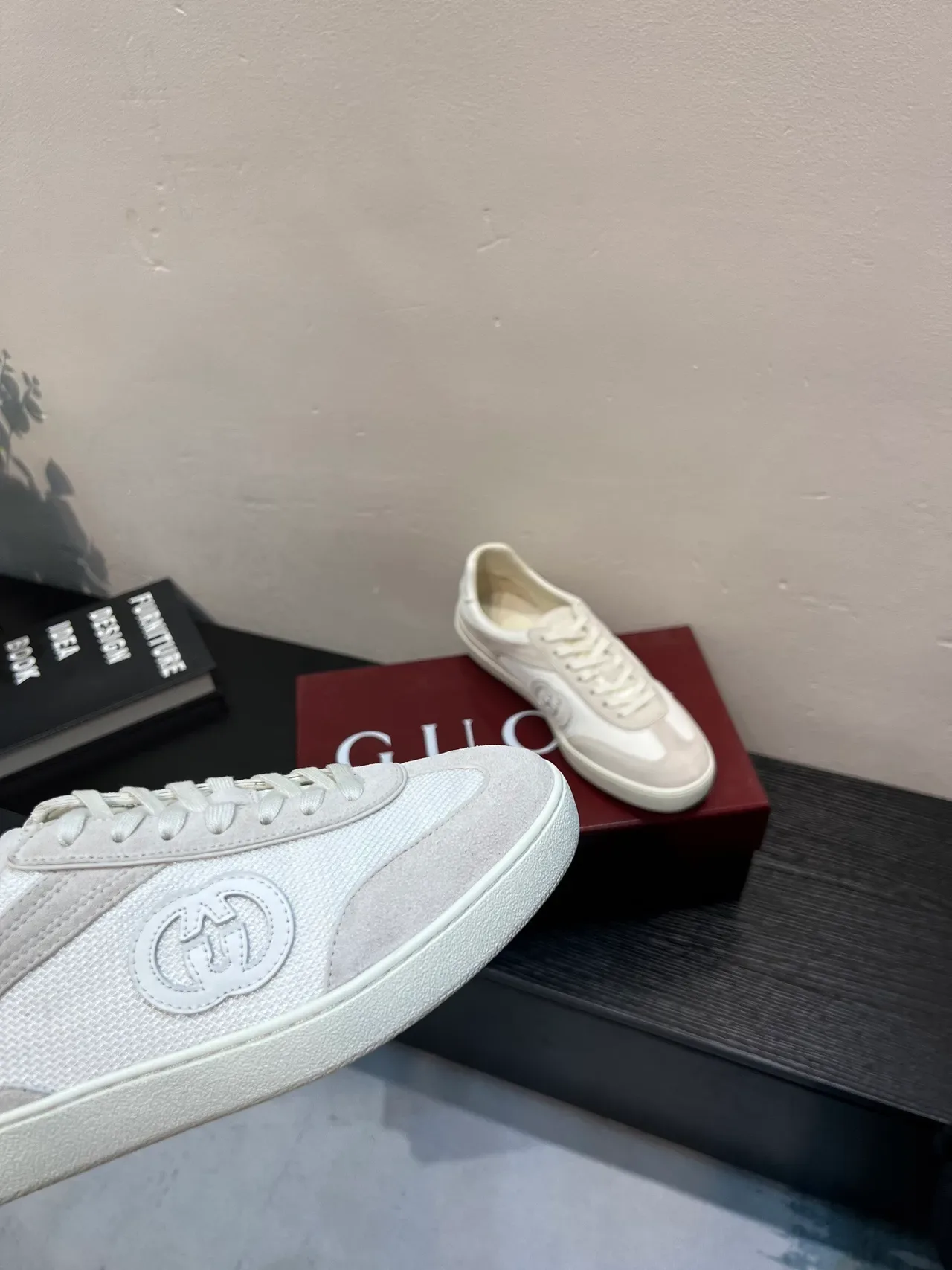 Gucci Tennis 1977 Off-White malha e camurça tênis lifestyle 9