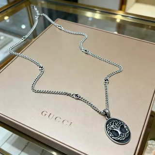 Gucci Arbre de la Vie Pendentif Ovale Chaîne Argent Collier