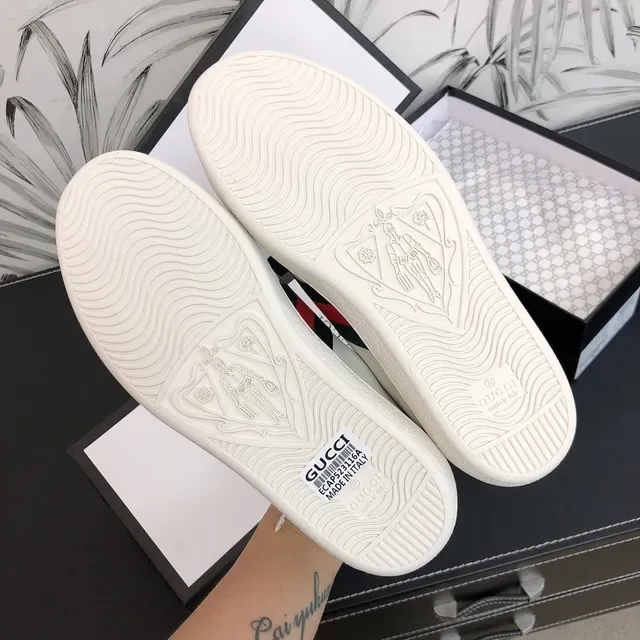 Gucci White Green Leather Low-Top Embroidered Branding Lifestyle Sneakers 2