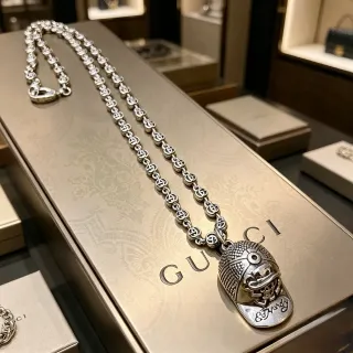 Gucci x Ed Hardy Interlocking GG Link Collier pendentif casquette de baseball
