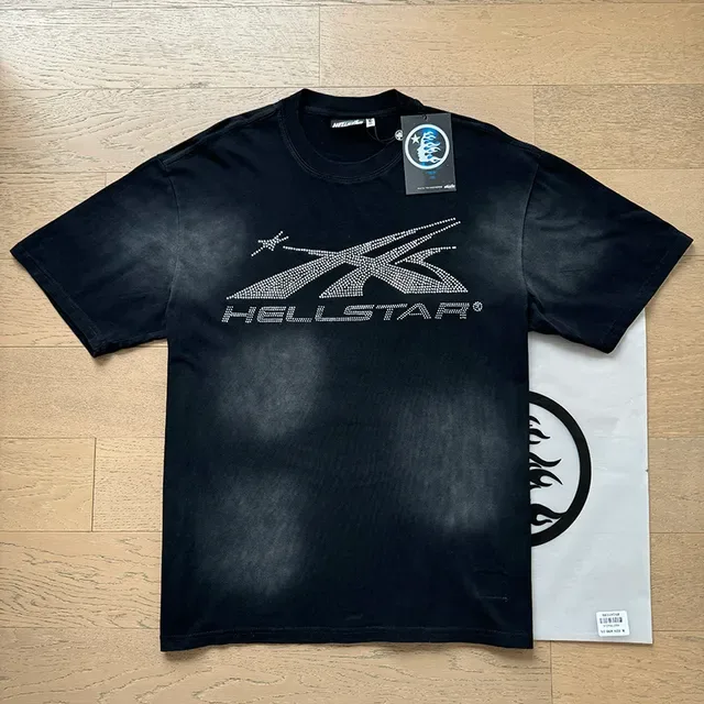 Hellstar রাইনস্টোন X ফ্লেম গ্রাফিক ফেডেড ব্ল্যাক টি-শার্ট 3