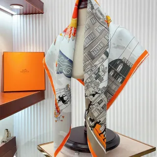 Hermès আর্কিটেকচারাল সিটি প্রিন্ট কমলা-বর্ডার সিল্ক স্কার্ফ