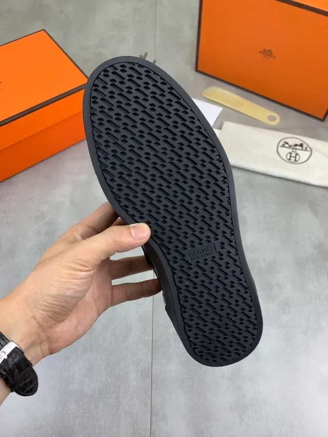 Hermès Sapatilha Lifestyle de Camurça e Couro Preto 2