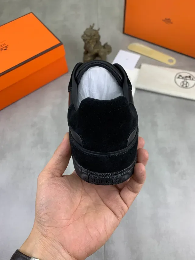Hermès Sapatilha Lifestyle de Camurça e Couro Preto 3