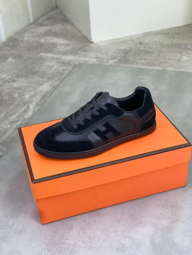 Hermès Sapatilha Lifestyle de Camurça e Couro Preto 4