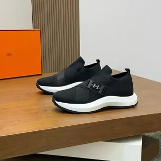 Hermès कालो सादा स्लिप-ऑन बुनन उपर्यो जीवोधारार स्निकार