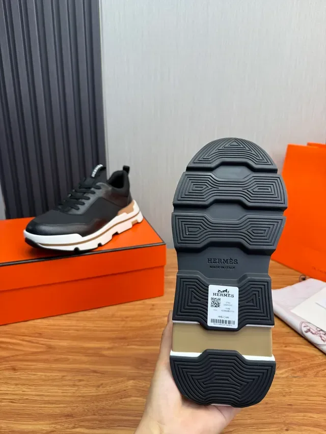 Hermès Negro Blanco Tela y Cuero Pebbled Superior Capa Múltiple Suela Tan Sneakers 2