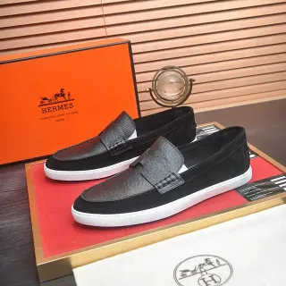 Hermès 黑白拼色麂皮与粒面皮乐福鞋