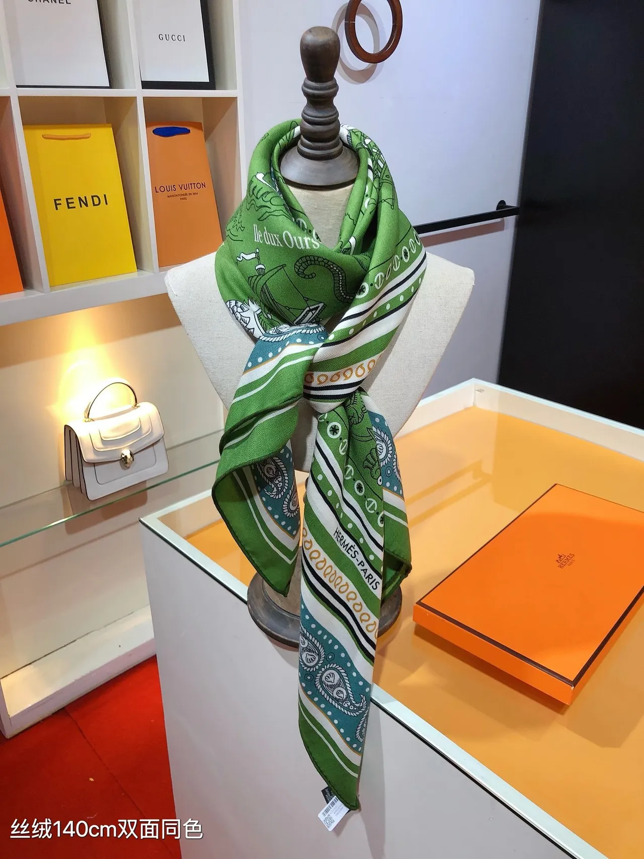 Hermès Pañuelo de seda cuadrado estampado con motivo náutico en verde y azul 8