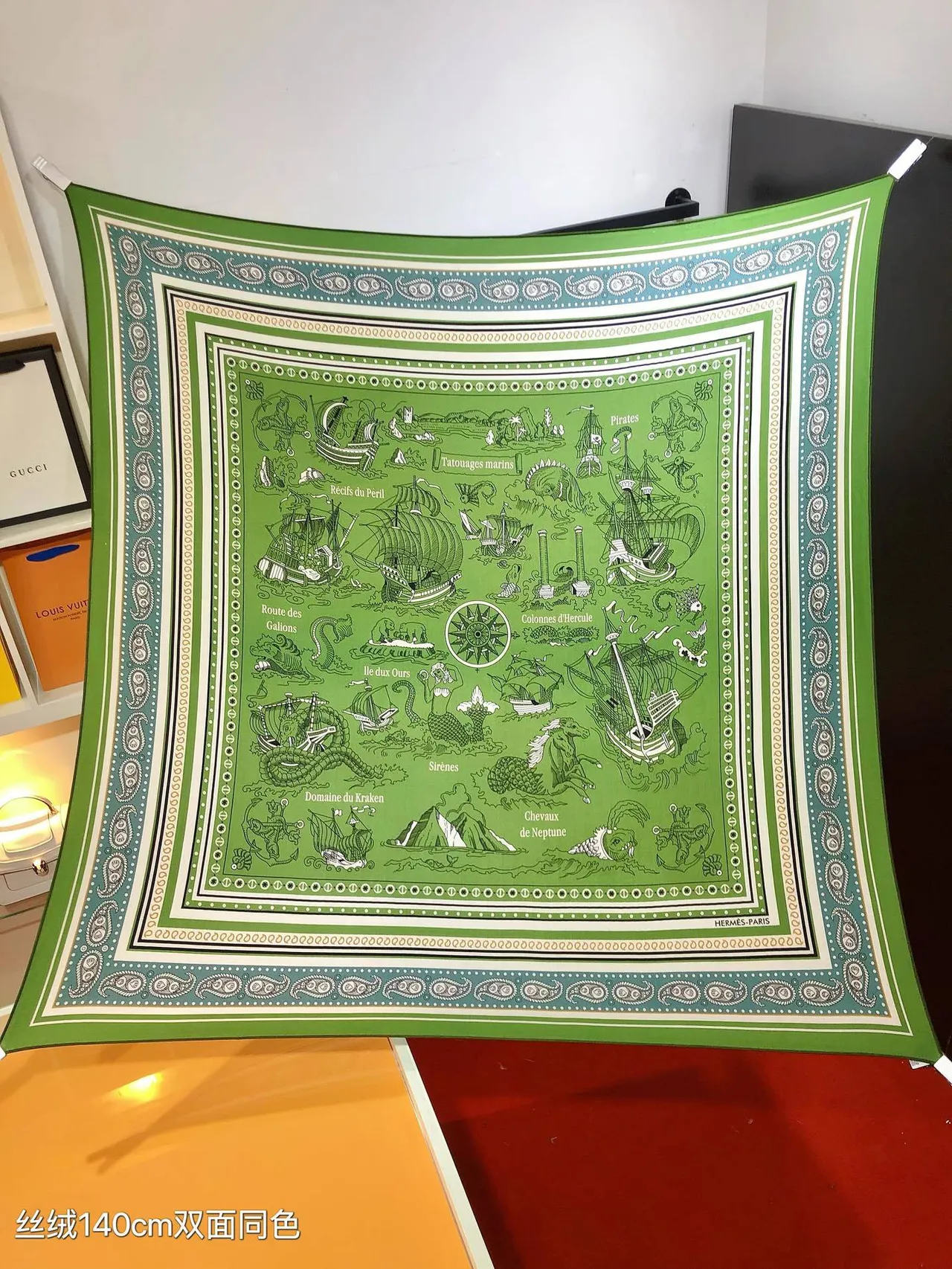 Hermès Pañuelo de seda cuadrado estampado con motivo náutico en verde y azul 4